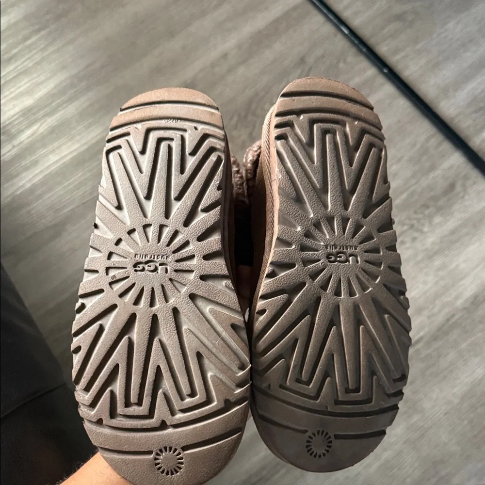 UGG Cambridge Boot, Kids Size 5